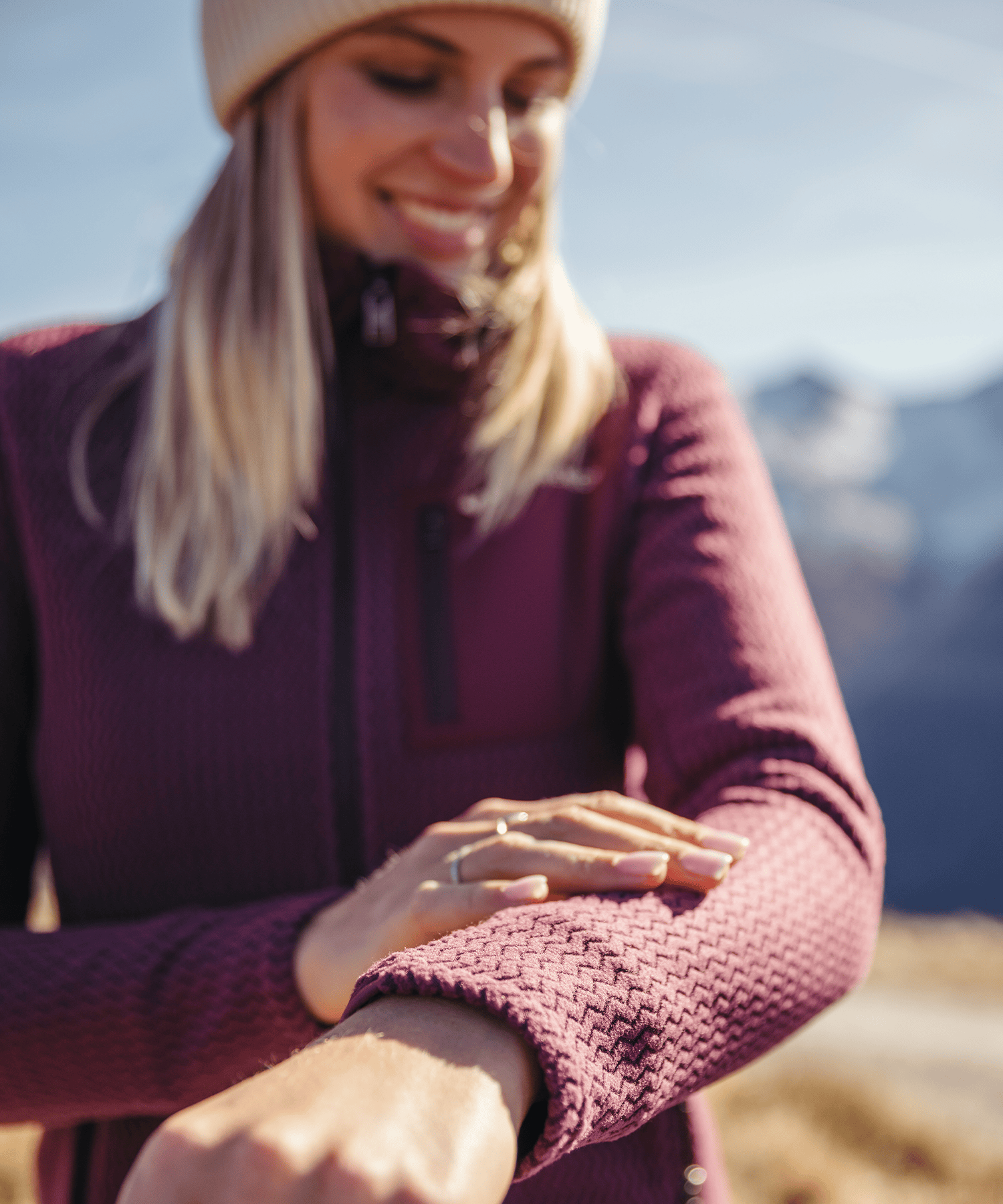 Detailbild vom BERGMENSCH Airgrid Damen Full-zip Hoodie in der Farbe Burgundy