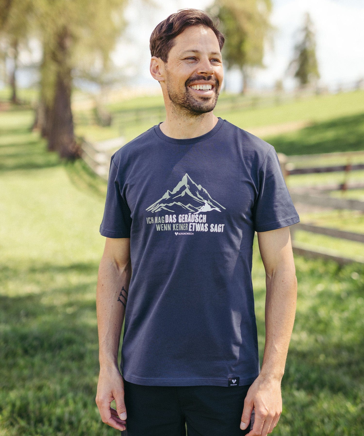 Das Geräusch, wenn keiner etwas sagt - Unisex Premium Organic Shirt
