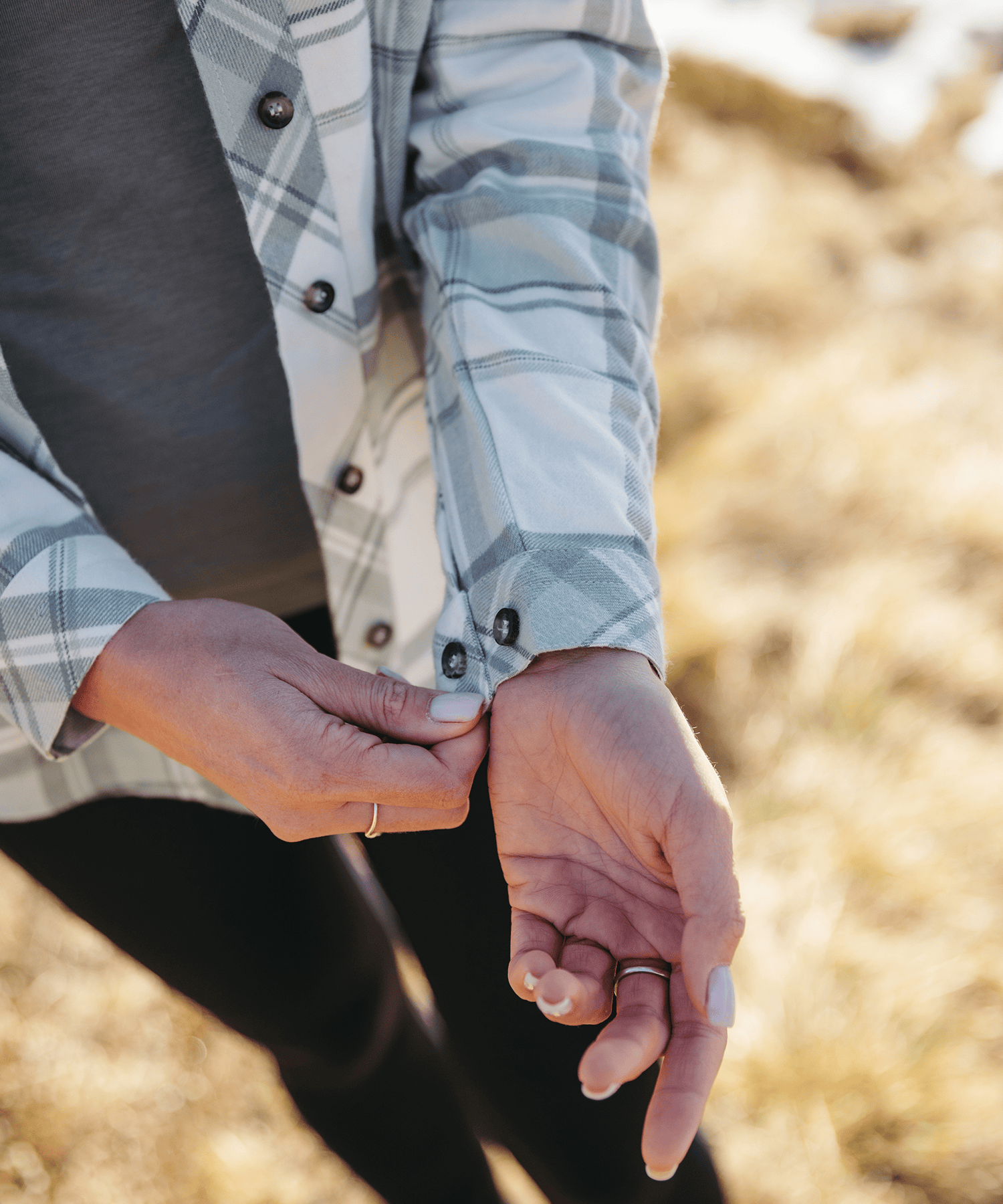 Detailansicht vom BERGMENSCH Flanell Overshirt Damen in der Farbe Sage