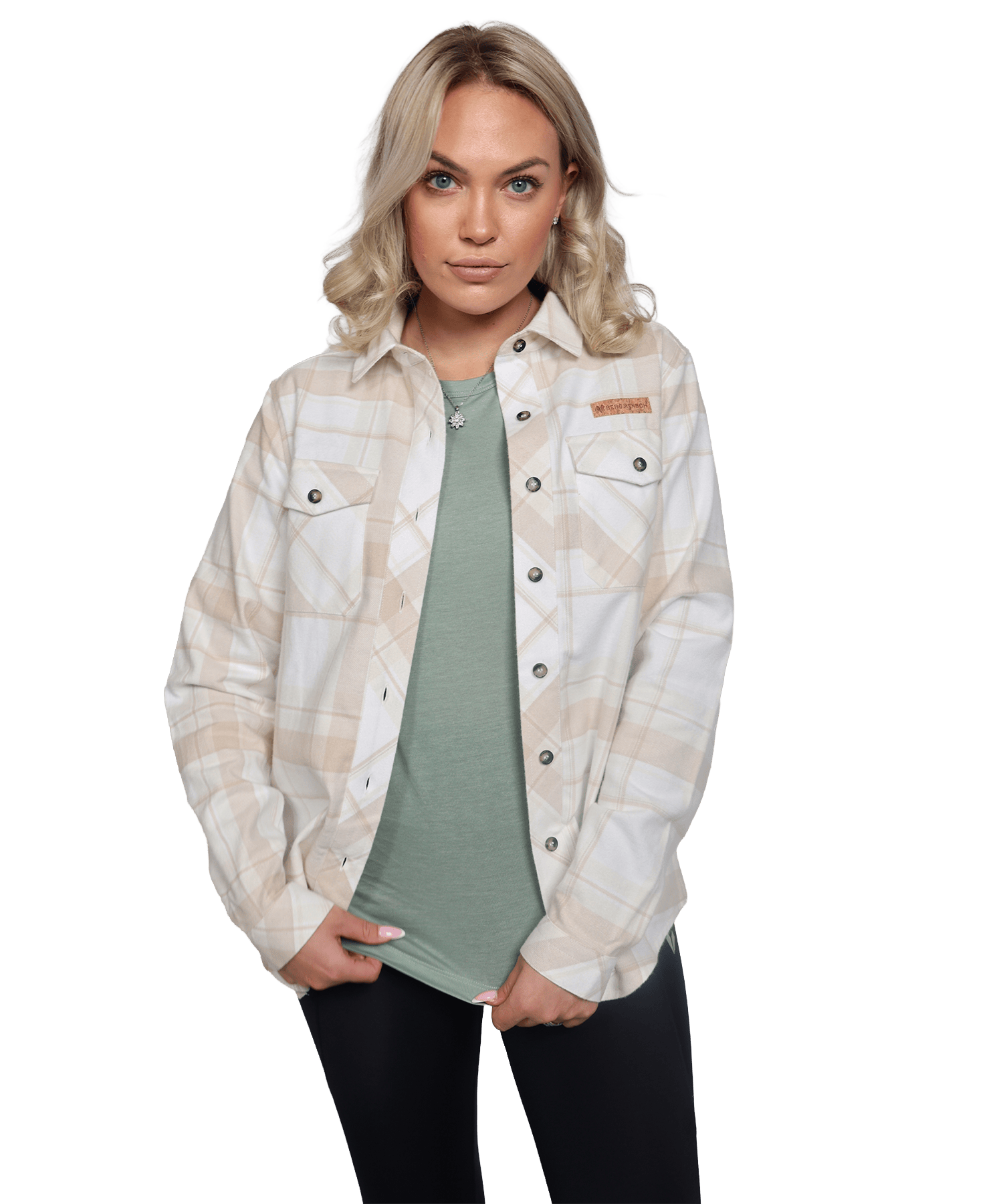 Model trägt das BERGMENSCH Flanell Overshirt Damen in der Farbe Whitecap Grey