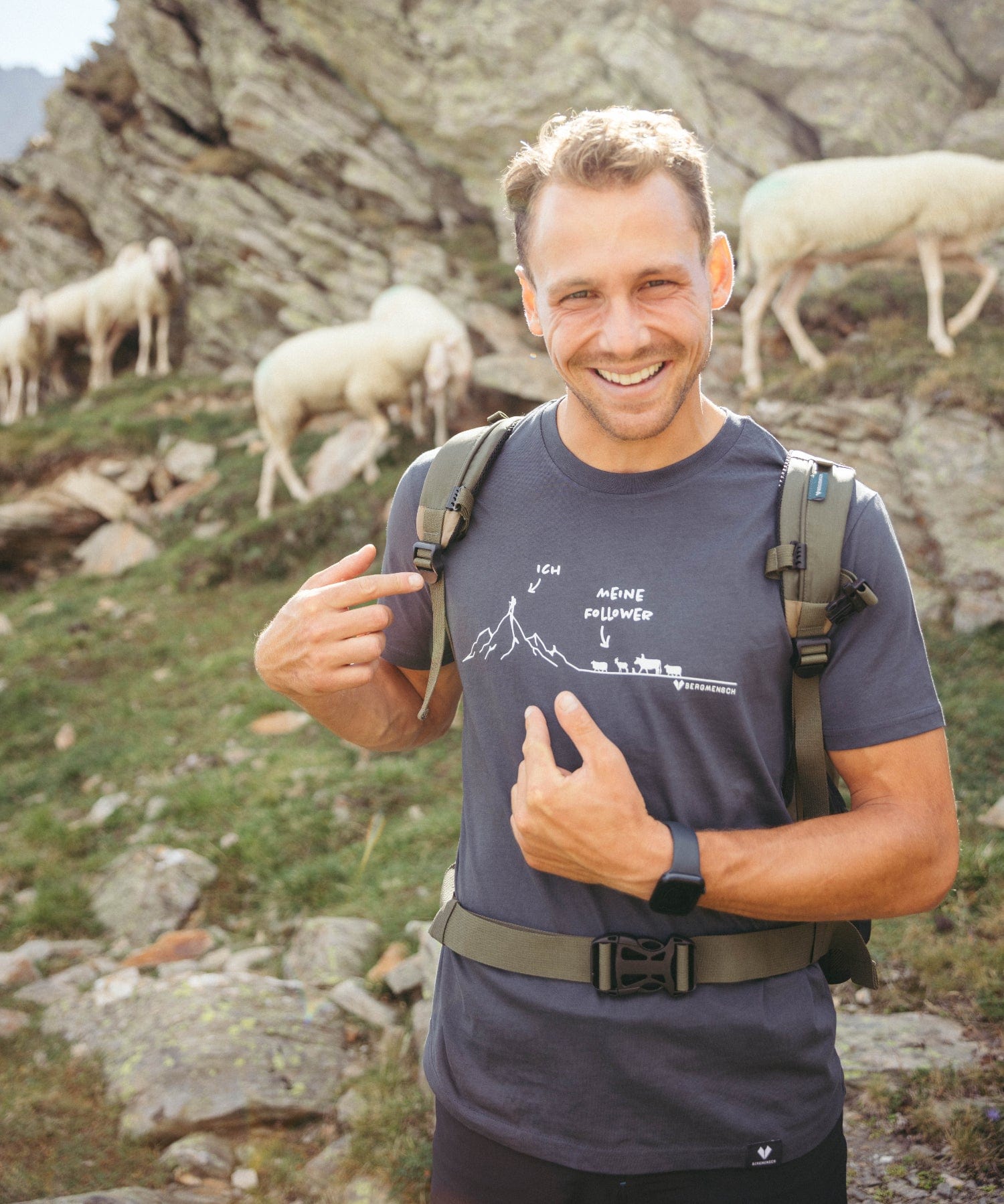 Meine Follower - Unisex Premium Organic Shirt von Bergmensch