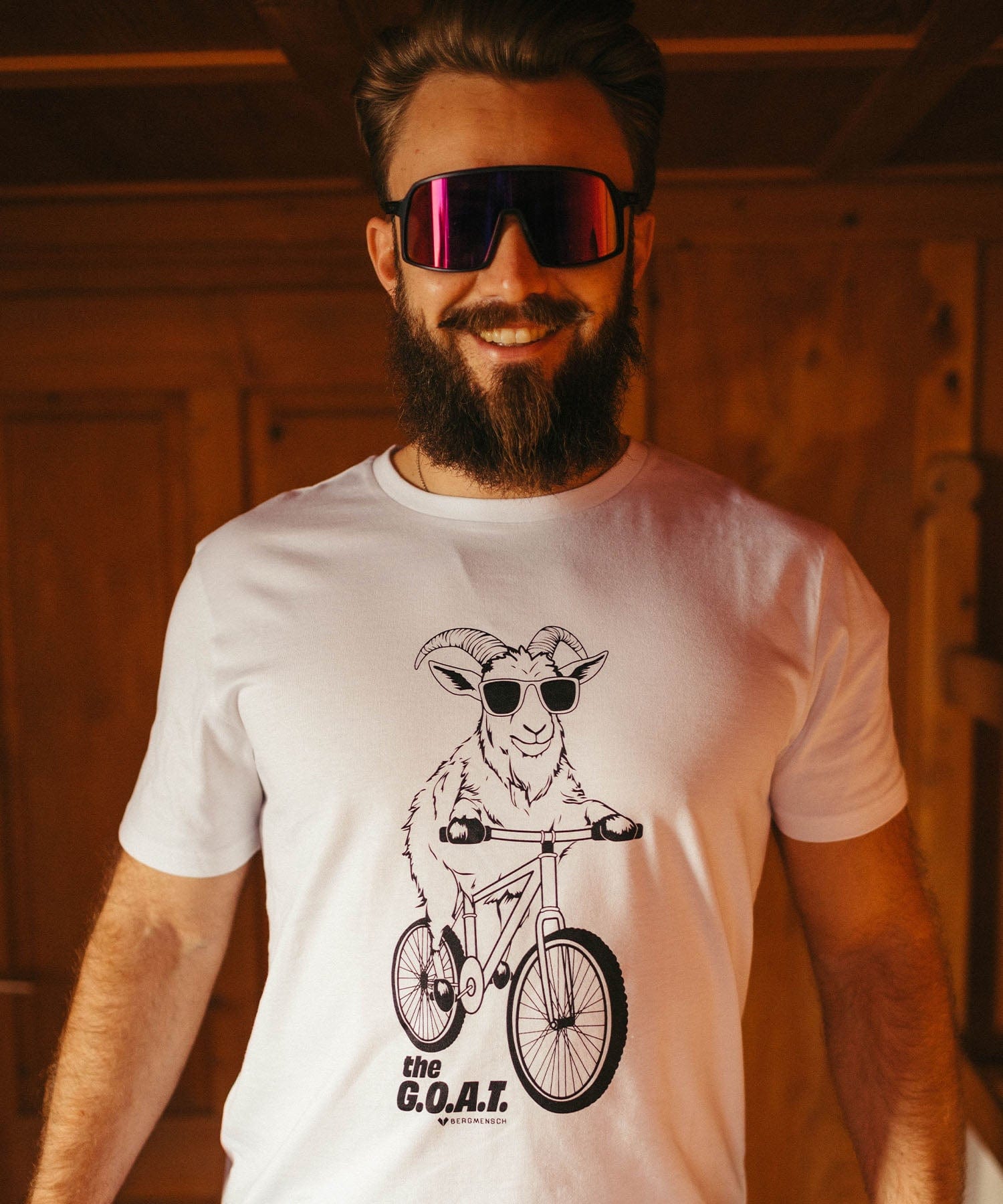 The MTB G.O.A.T. - Unisex Premium Organic Shirt von Bergmensch
