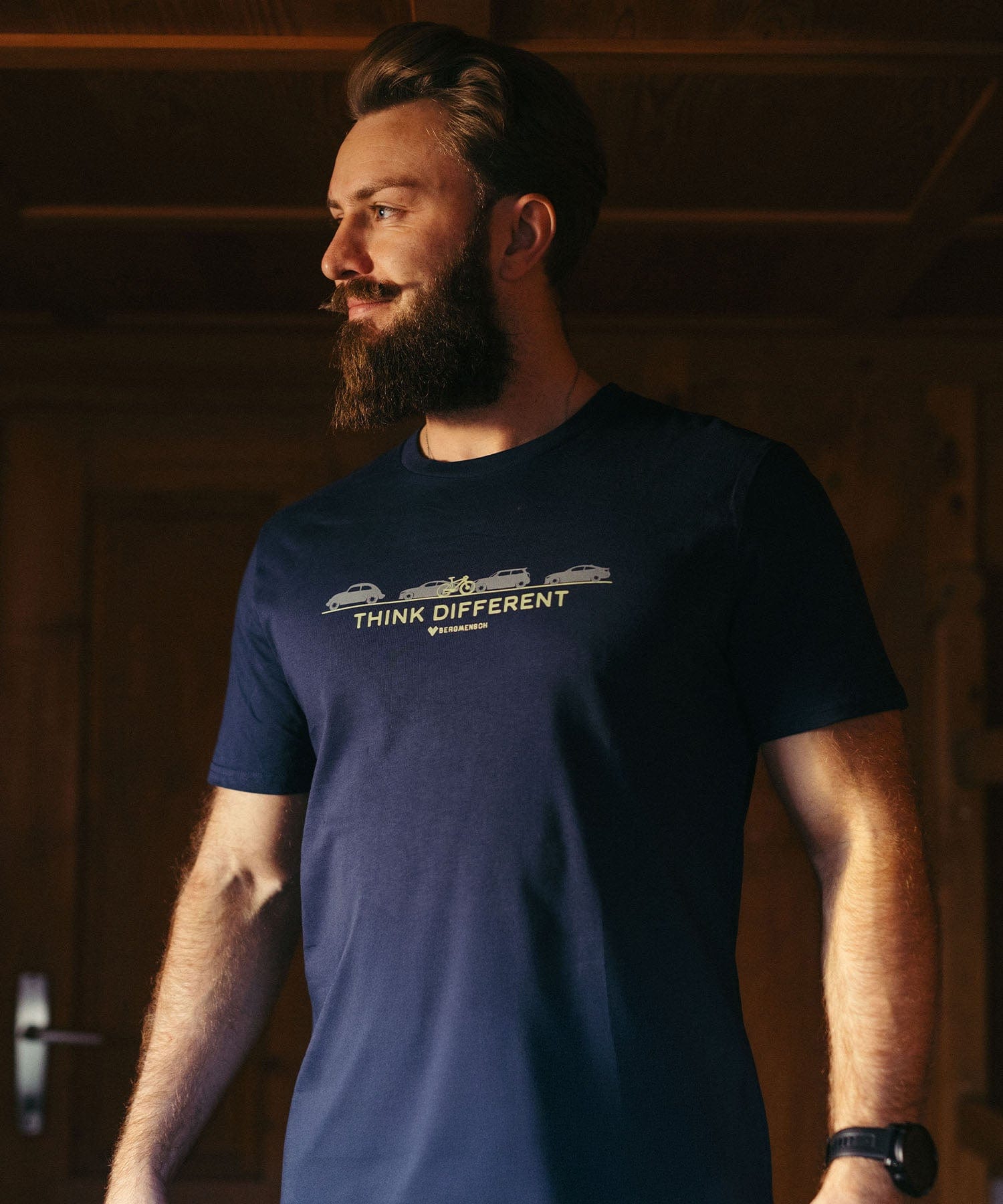 Think Different - Unisex Premium Organic Shirt von Bergmensch