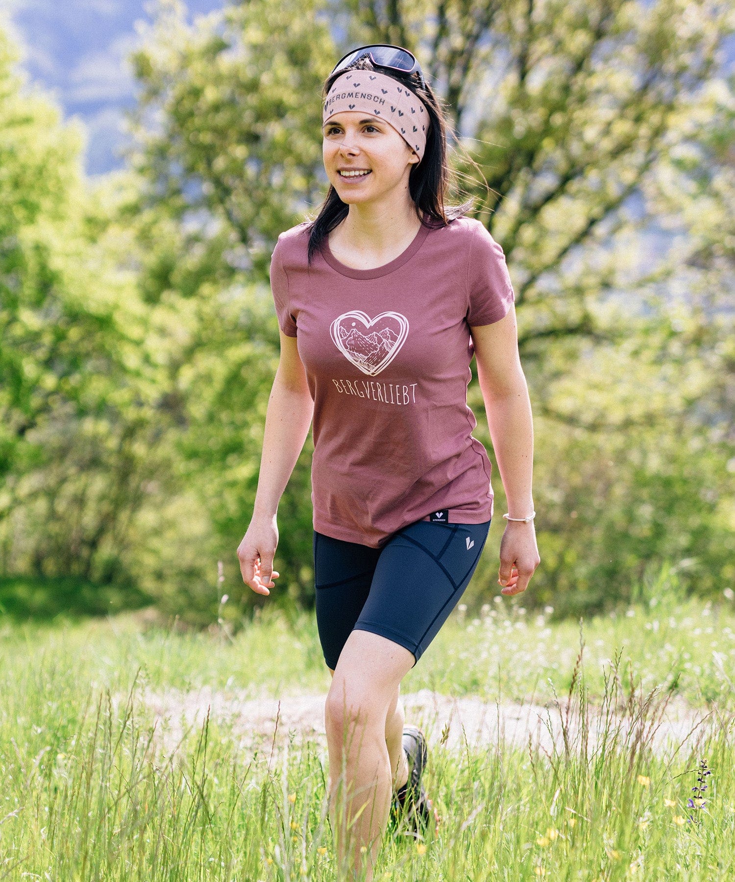 Bergverliebt - Damen Premium Organic Shirt von Bergmensch