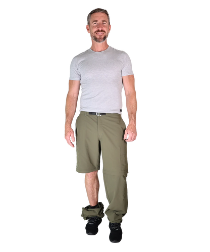 Bergmensch Herren zip off Wanderhose Frontansicht ein Bein unten der Farbe Winter Moss 