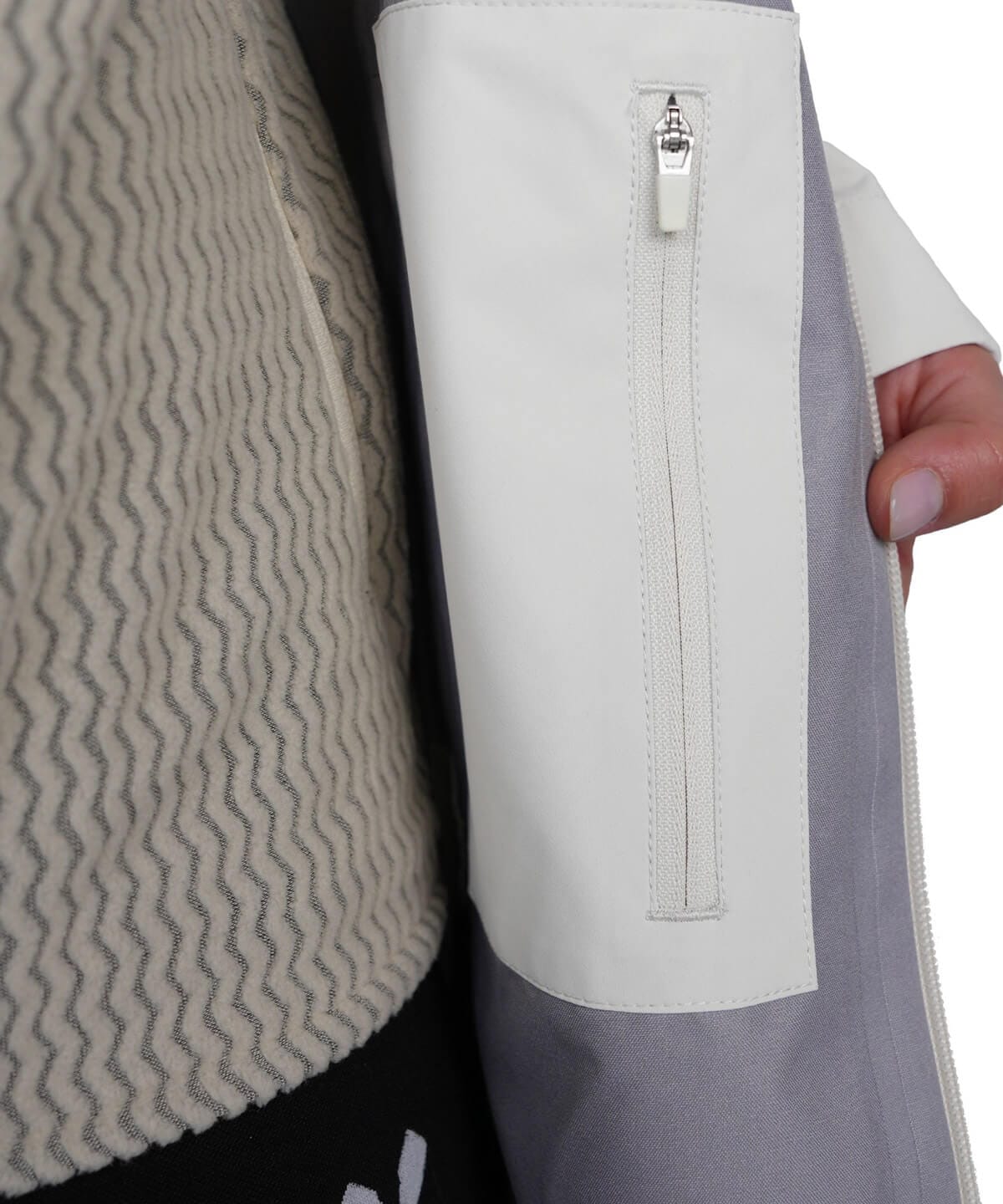 Detailansicht Innentasche der BERGMENSCH Damen 3-Lagen Regenjacke in der Farbe Beige