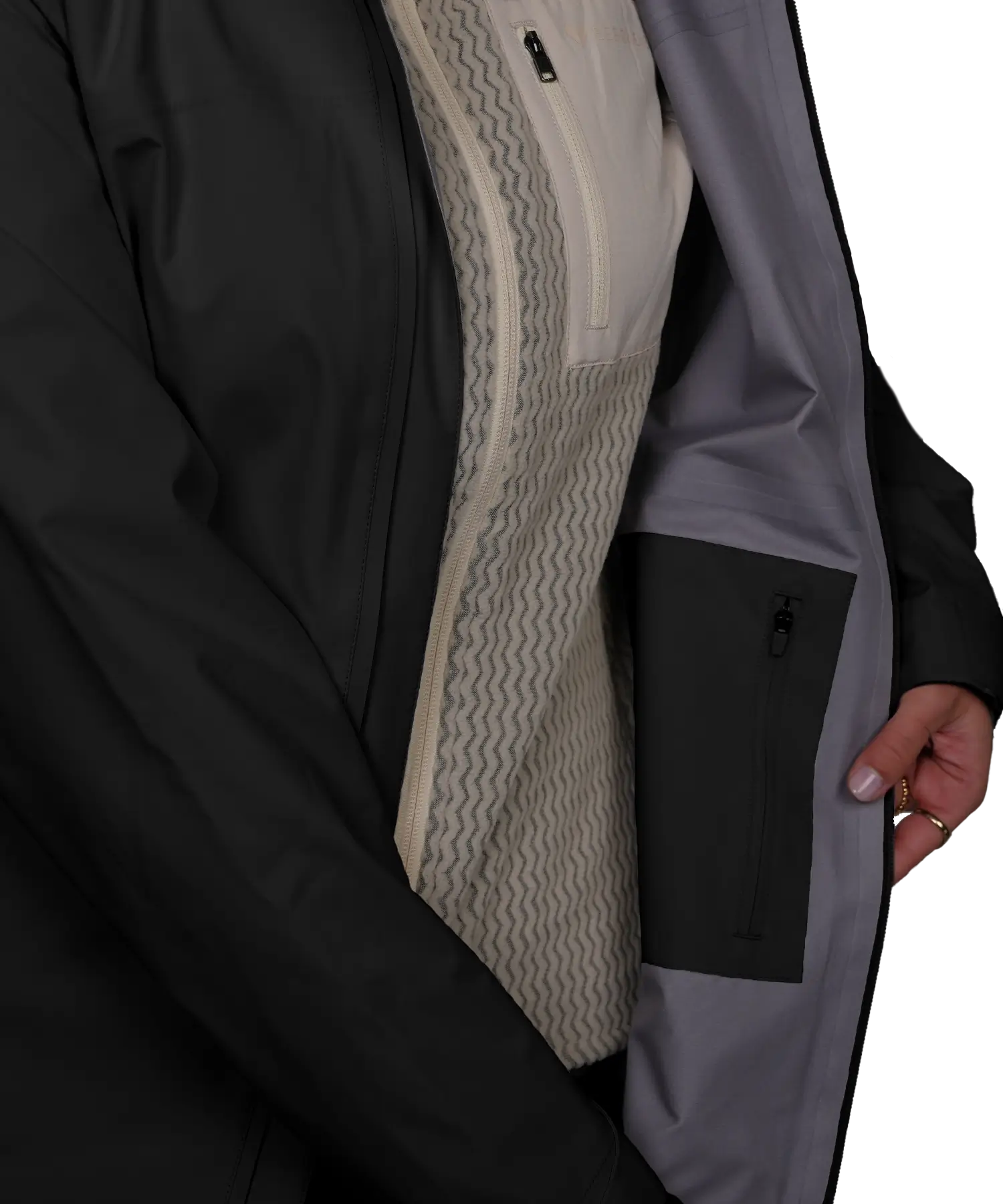 Detailansicht Innenfutter der BERGMENSCH Damen 3-Lagen Regenjacke in der Farbe Black