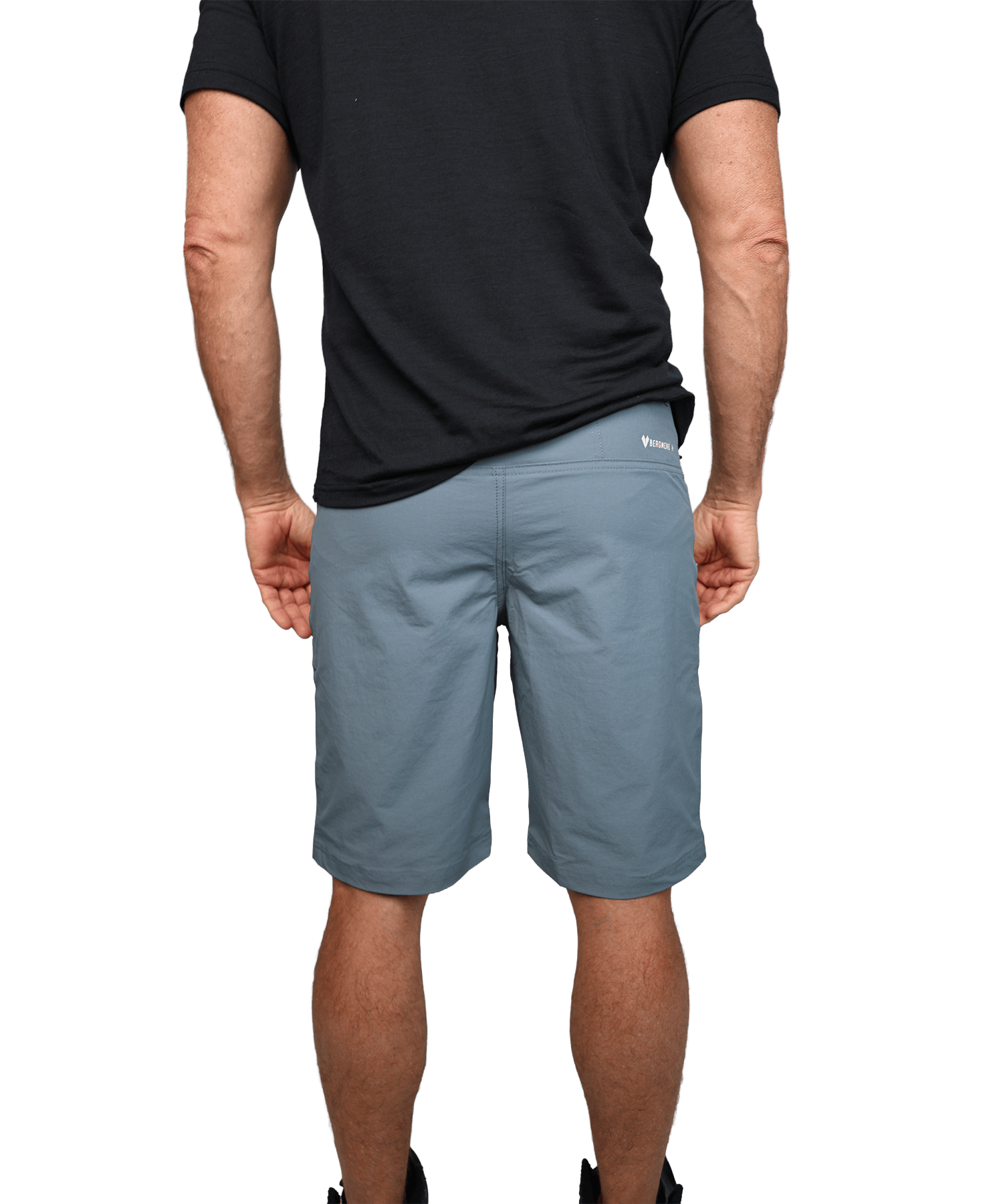 Rückansicht der BERGMENSCH Wanderhose (kurz) in der Farbe Stormy Weather