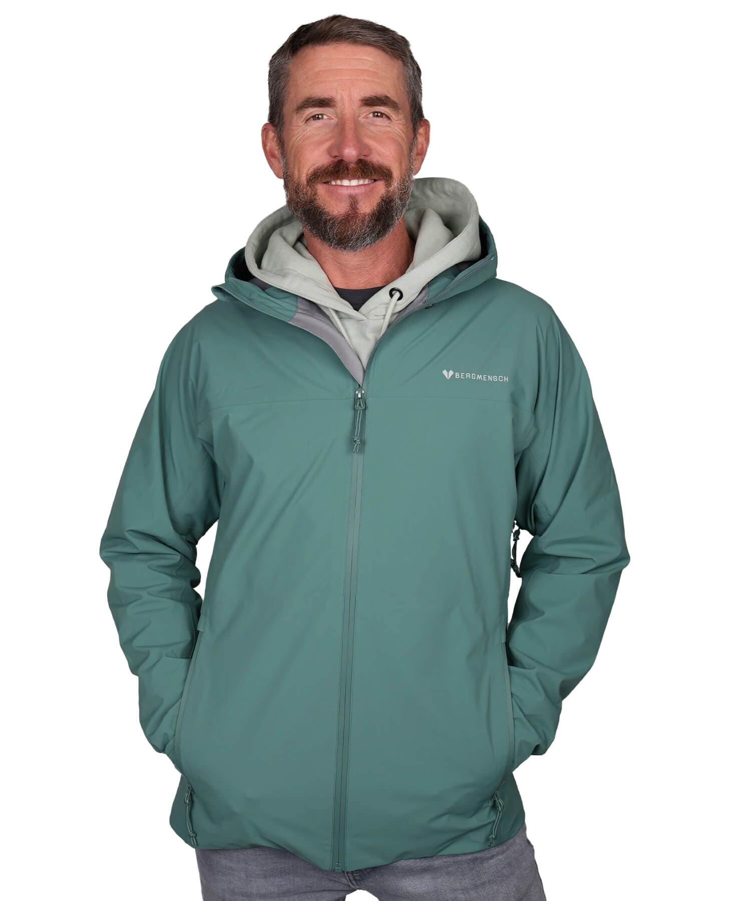 Vorderansicht der BERGMENSCH Herren 3-Lagen Regenjacke in der Farbe Deep Lake
