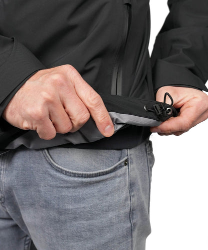 Detailansicht Saumzug der BERGMENSCH Herren 3-Lagen Regenjacke in der Farbe Black