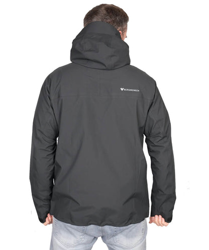 Rückansicht der BERGMENSCH Herren 3-Lagen Regenjacke in der Farbe Black