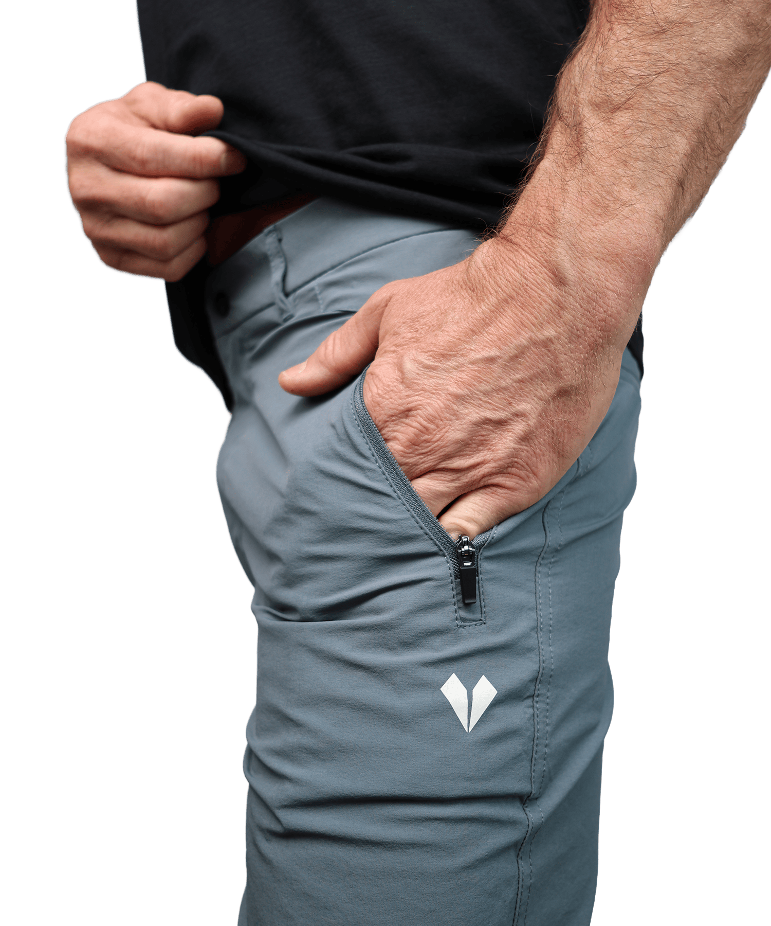 Detailbild von der Seitentasche der BERGMENSCH Wanderhose (kurz) in der Farbe Stormy Weather