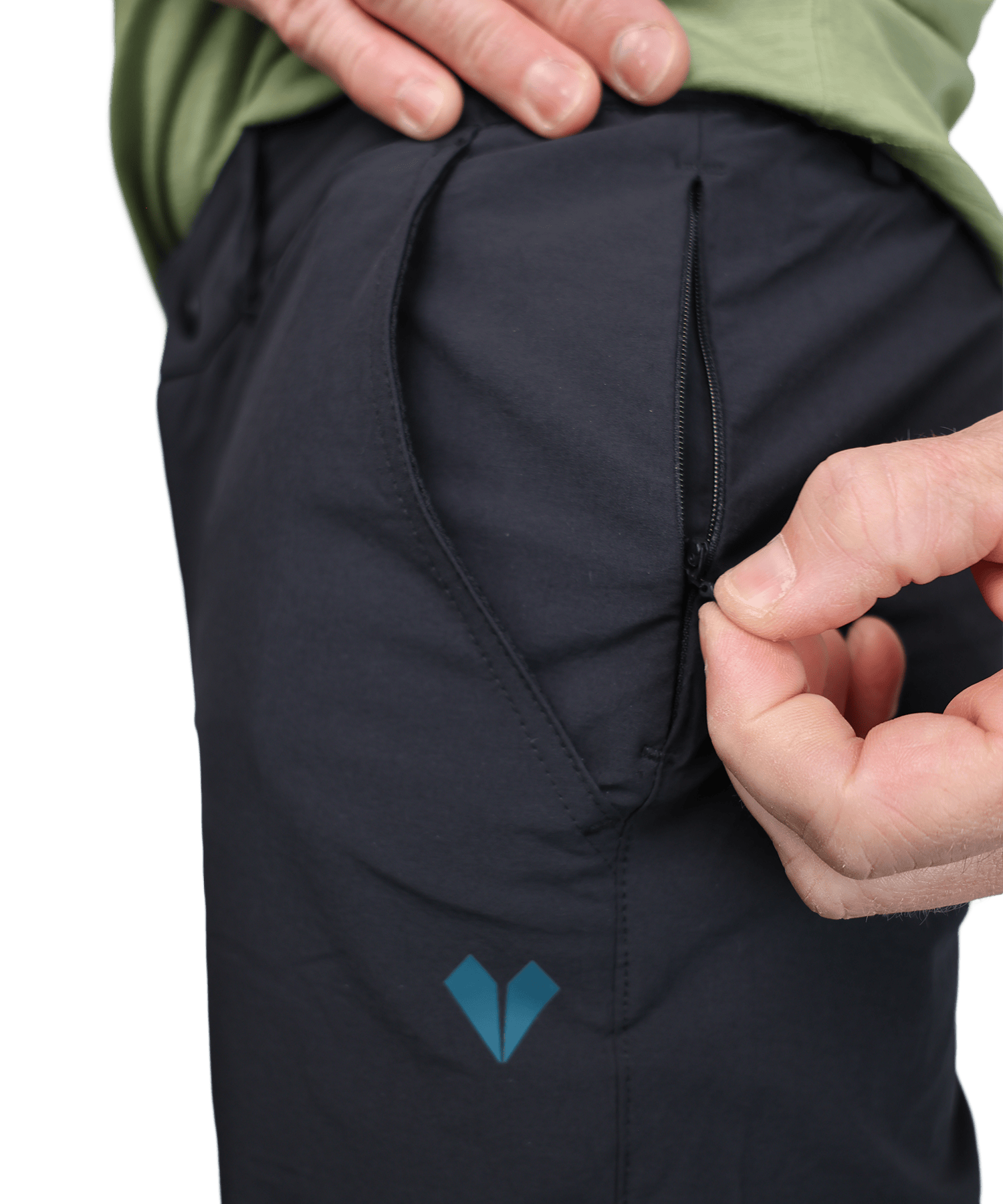 Detailbild von der Seitentasche der BERGMENSCH Wanderhose (lang) in schwarz