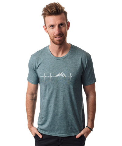 Herzschlag Berge - Unisex drirelease® ECO Shirt von Bergmensch